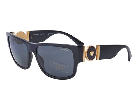 Lunettes de vue et lunettes de soleil Versace .